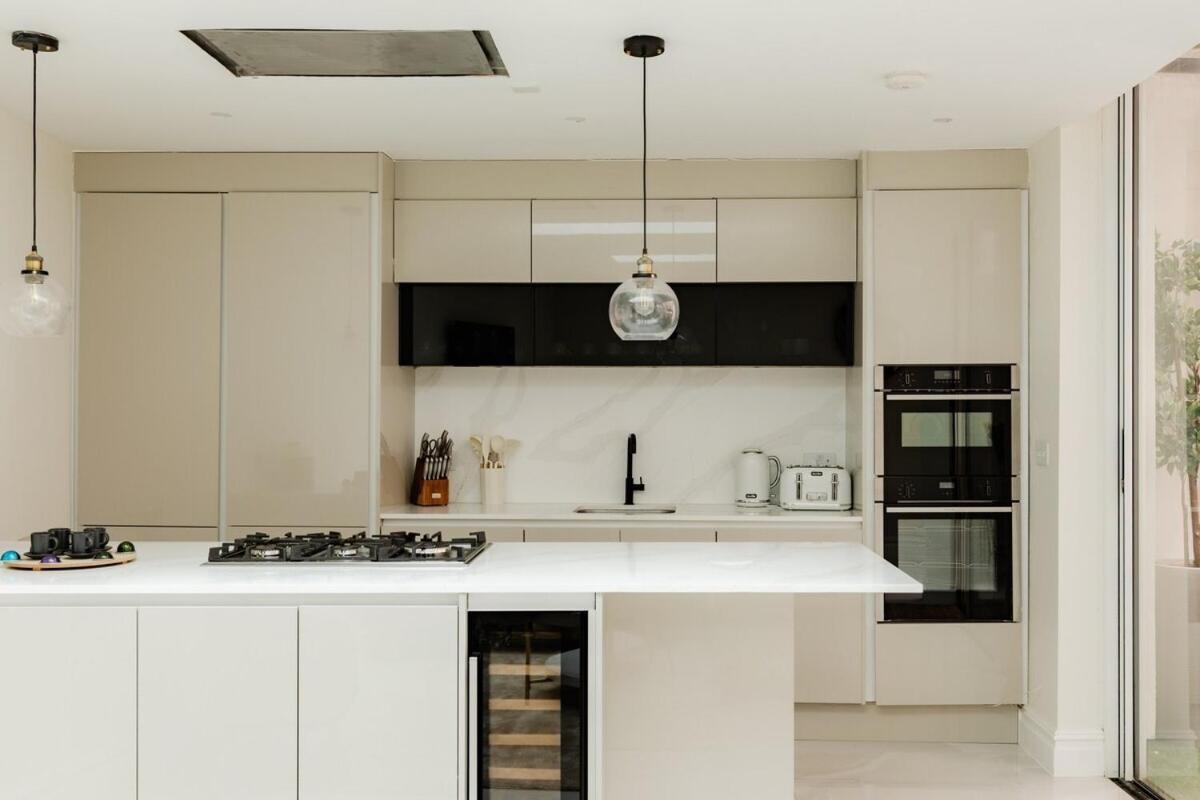 The Grand Royal Kilburn House - 4br/3br W Parking