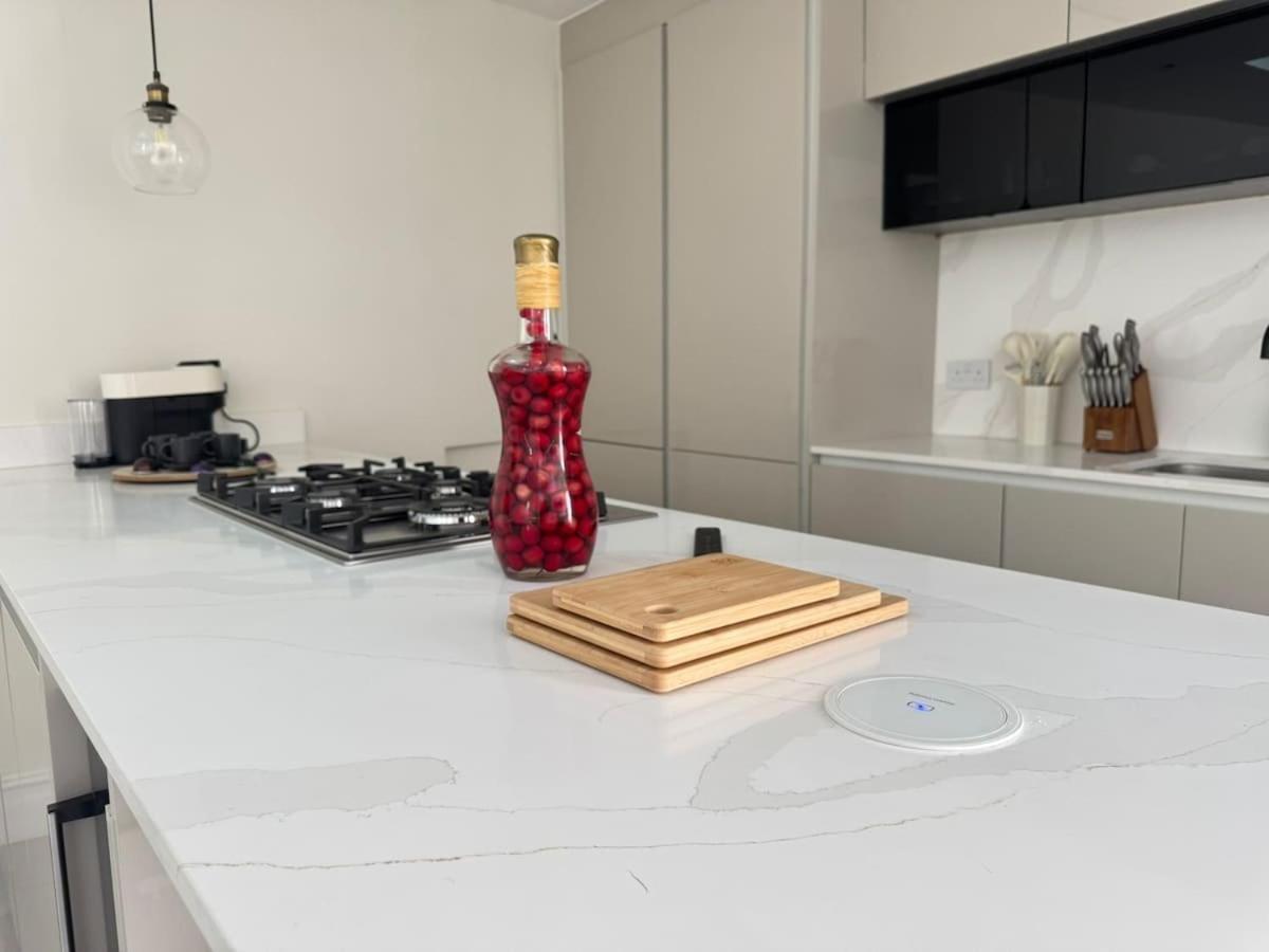 Ferienhaus The Grand Royal Kilburn House - 4br/3br W Parking *