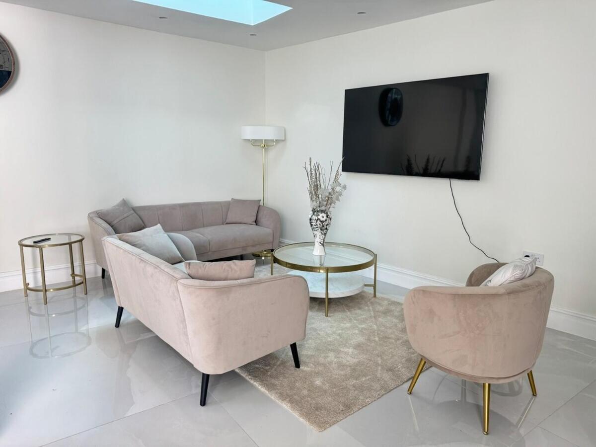 The Grand Royal Kilburn House - 4br/3br W Parking London