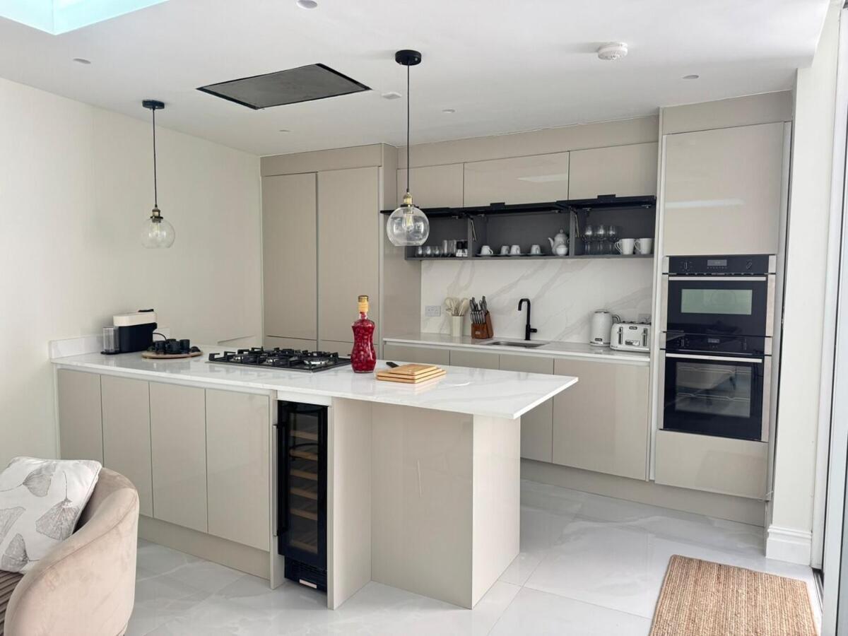The Grand Royal Kilburn House - 4br/3br W Parking * London
